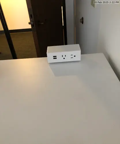 Steelcase 2964 HAT w mobile bfx1 desktop power.webp