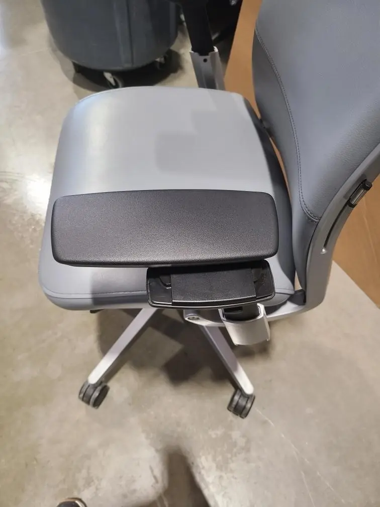 Steelcase Think Gray Leather2.webp