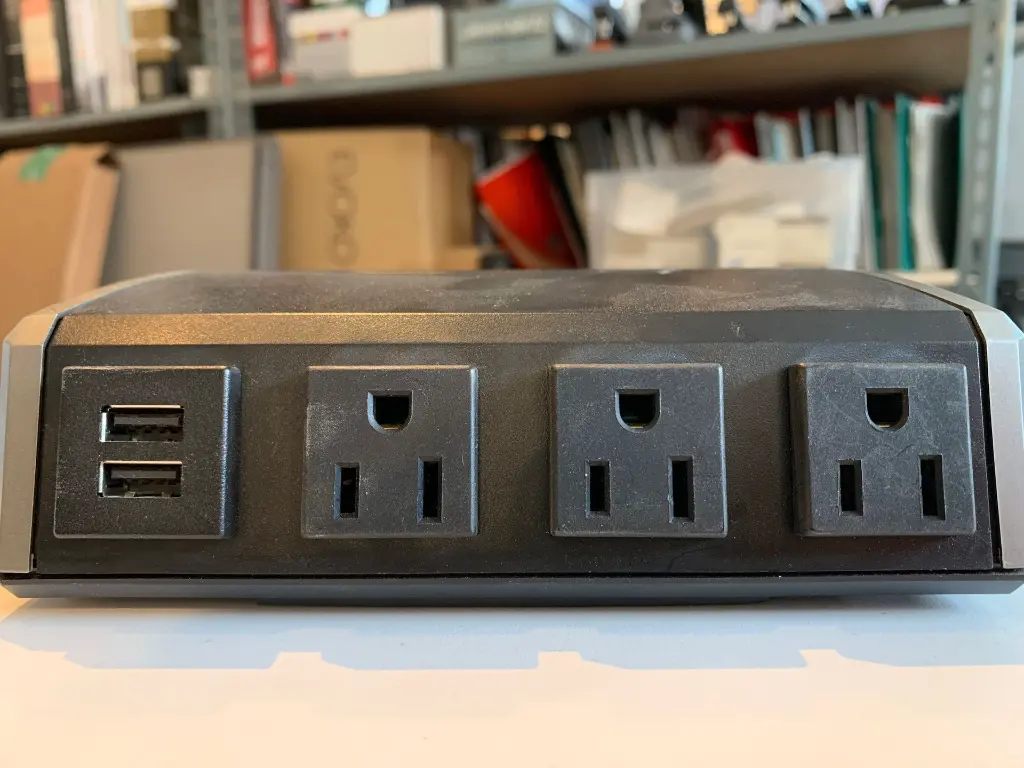 LEGRAND DESKTOP POWER 2.webp