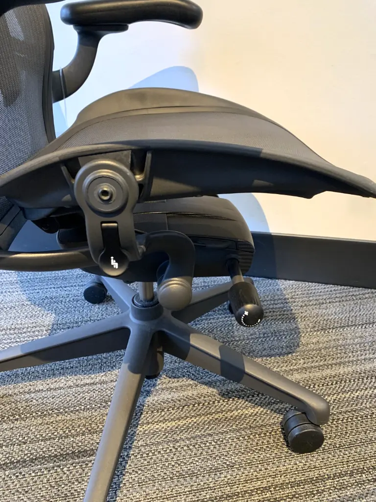 Aeron Remastered (2).webp